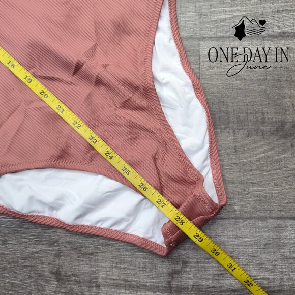 Cupshe Ribbed Lace Up Front Swimsuit Size L - Picture 6 of 7